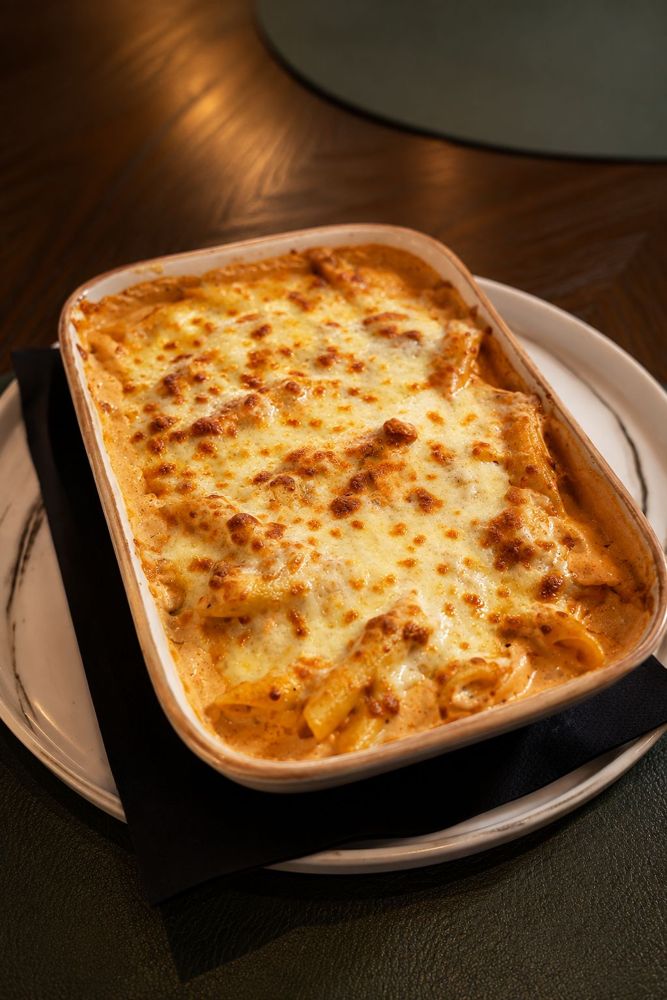 Penne al forno cu pancetta și gorgonzola