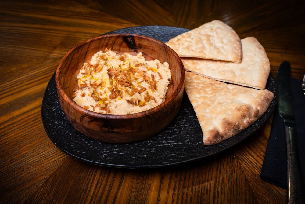 Humus cu focaccia